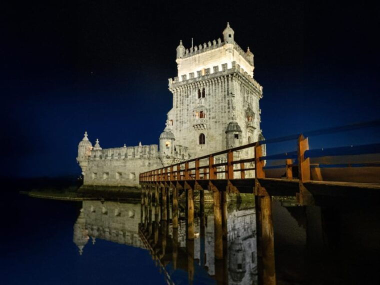 lisbon-nighttime-city-lights-river-cruise