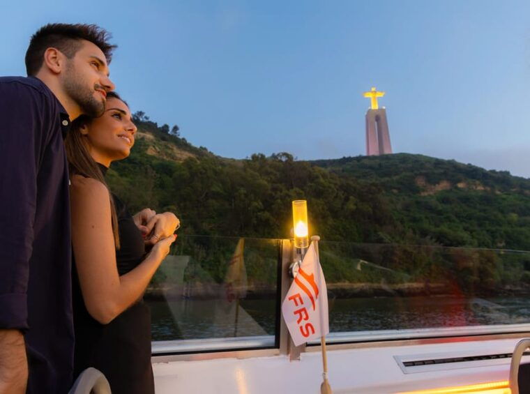 lisbon-nighttime-city-lights-river-cruise