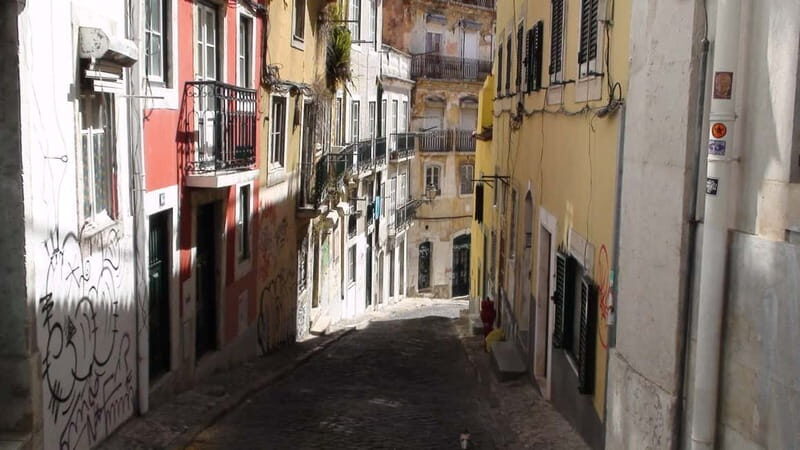 Lisbon: Off the beaten path Downtown Walk with a Local - Meeting Point and Duration