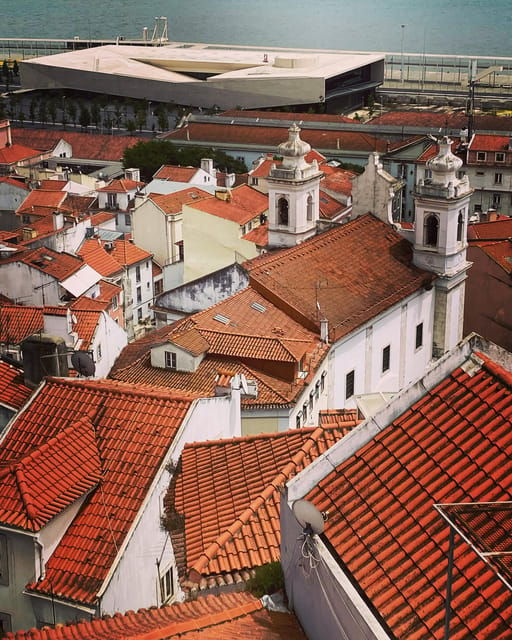 lisbon-old-town-and-chiado-vintage-car-tour