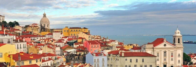 lisbon-old-town-tour-by-tuk-tuk-local-guide