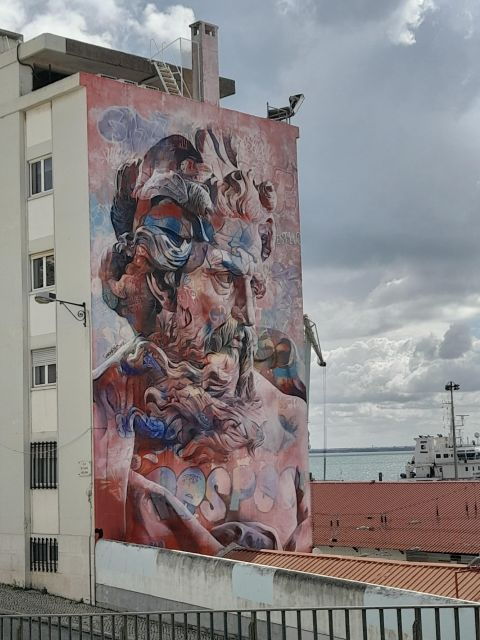 lisbon-old-town-with-street-art-highlights