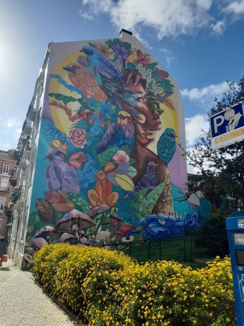 lisbon-old-town-with-street-art-highlights