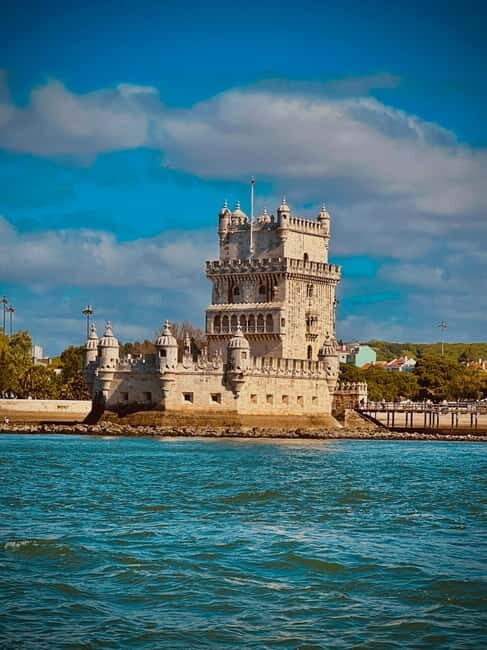 Lisbon On a Sailboat - Cultural Facts and Sailing Experience - Key Points