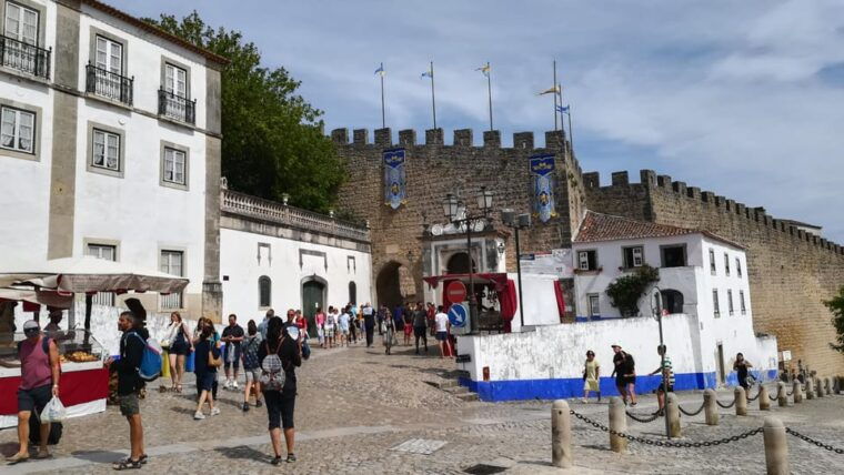 lisbon-one-way-to-douro-valley-through-coimbra-and-obidos