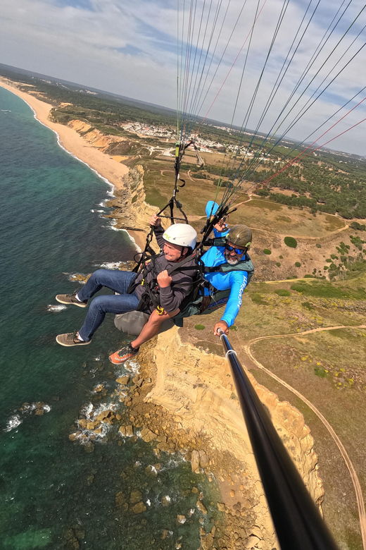 lisbon-paragliding-flight-praia-das-bicas