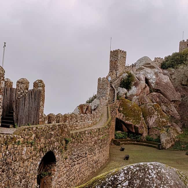 Lisbon: Pena Palace, Qta Regaleira, Moorish Castle & Cascais - FAQ