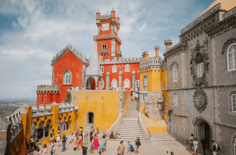 lisbon-pena-palace-sintra-cabo-da-roca-and-cascais-tour