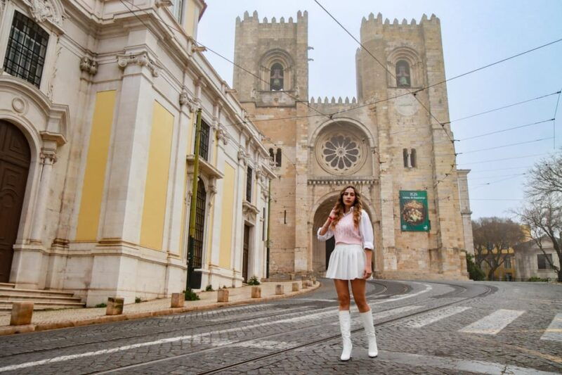 lisbon-photoshoot-in-alfama-with-a-pro-local-photographer