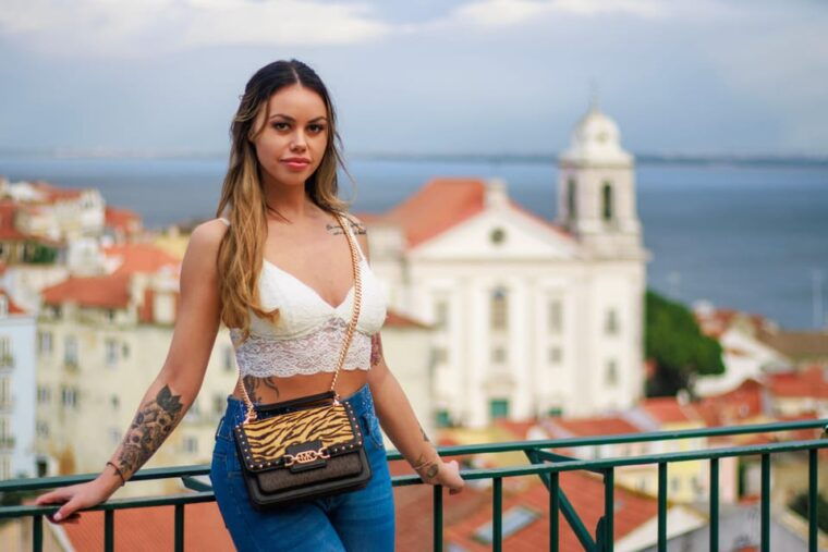lisbon-photoshoot-in-alfama-with-a-pro-local-photographer