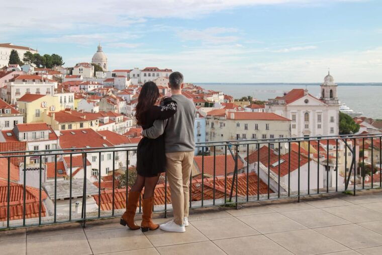 lisbon-photoshoot-in-alfama-with-a-pro-local-photographer