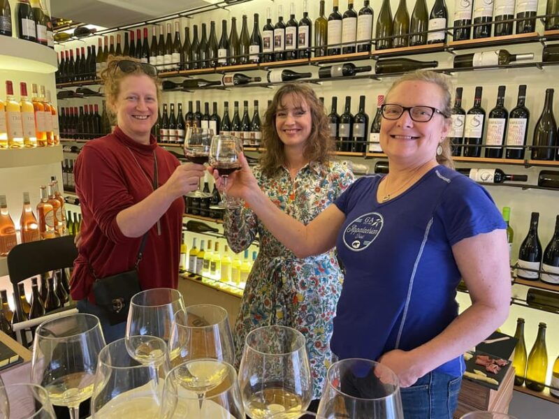 lisbon-portuguese-wine-tasting-in-a-specialized-wine-shop