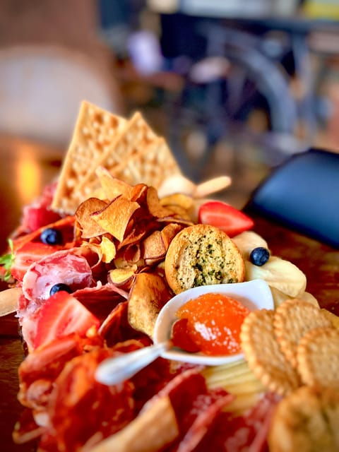 lisbon-premium-wine-and-tapas-tasting-session