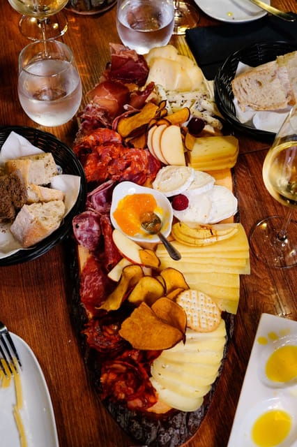 lisbon-premium-wine-and-tapas-tasting-session