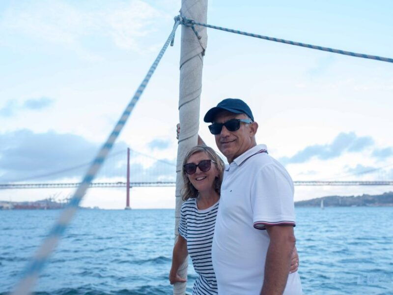 lisbon-private-boutique-boat-tour-sail-in-style