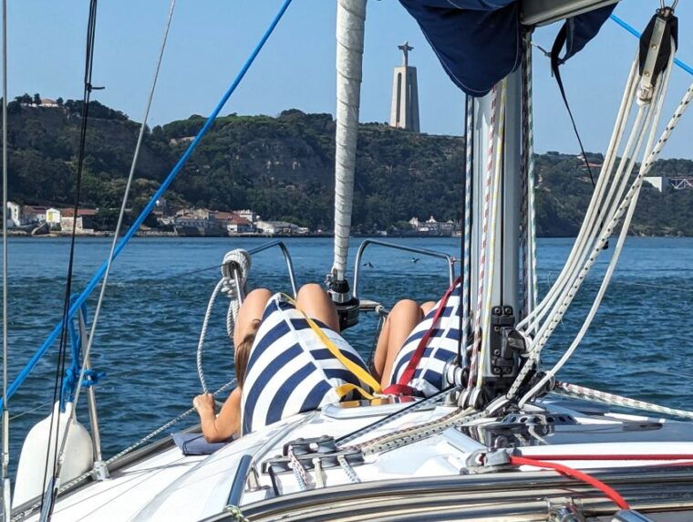 lisbon-private-boutique-boat-tour-sail-in-style
