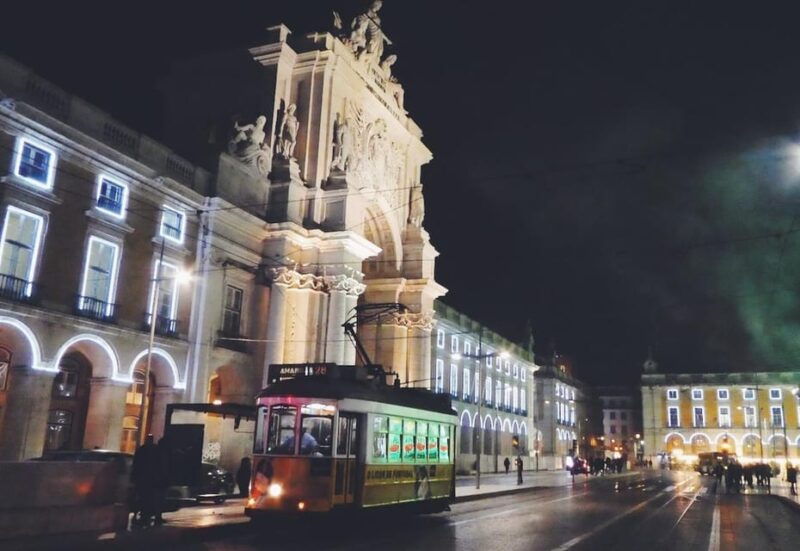 lisbon-private-christmas-lights-tour-by-eco-tuk-tuk
