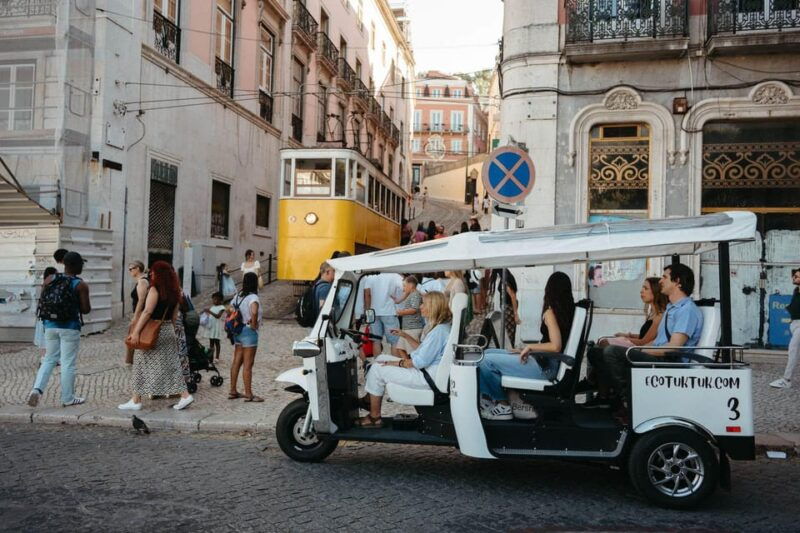 lisbon-private-christmas-lights-tour-by-eco-tuk-tuk