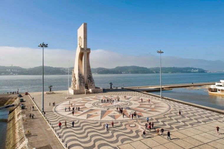 lisbon-private-christmas-lights-tour-by-eco-tuk-tuk