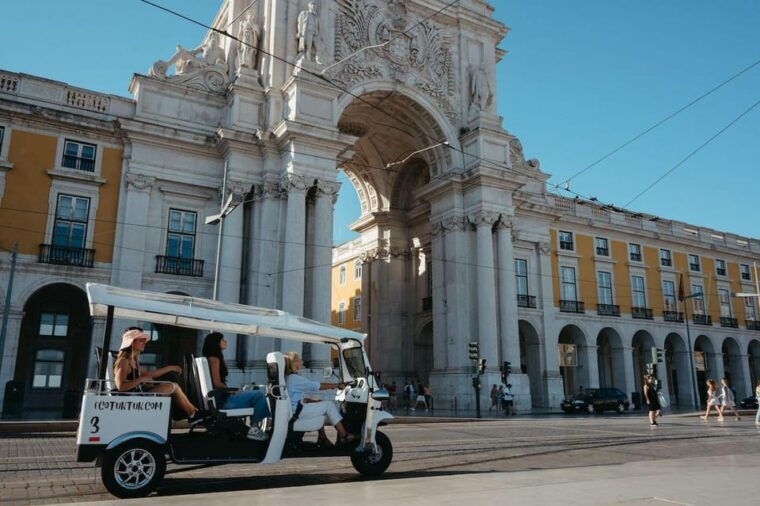 lisbon-private-christmas-lights-tour-by-eco-tuk-tuk