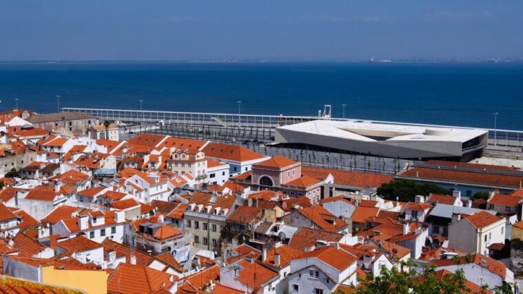 lisbon-private-city-tour-by-tuk-tuk