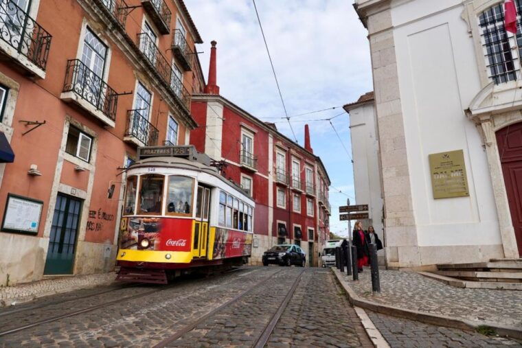 lisbon-private-city-tour-in-alfama-and-chiado-with-tuk-tuk