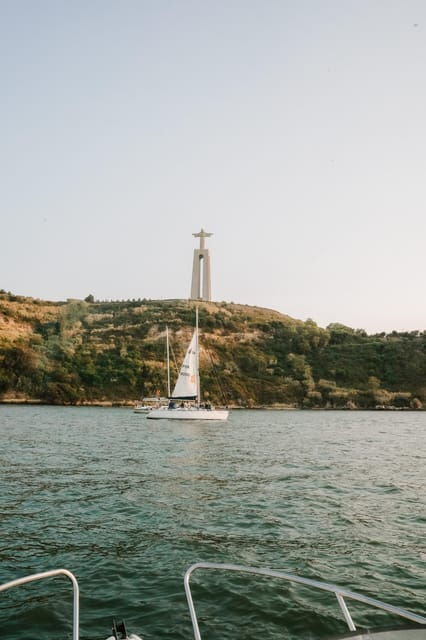 lisbon-private-cruise-fun-friends-and-unique-moments