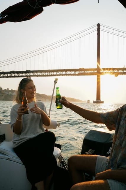 lisbon-private-cruise-fun-friends-and-unique-moments