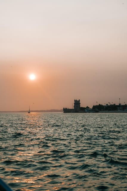 lisbon-private-cruise-fun-friends-and-unique-moments