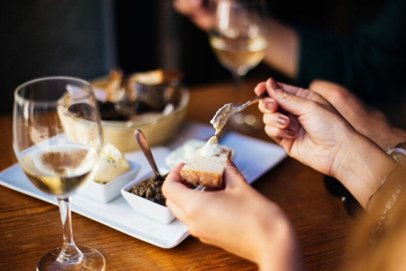 lisbon-private-evening-tour-with-drinks-bites-in-alfama