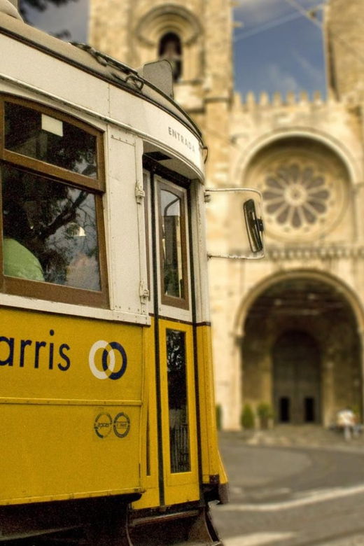 lisbon-private-guided-tuk-tuk-tour