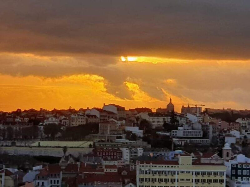 lisbon-private-highlights-tuk-tuk-tour-with-tapas-and-wine