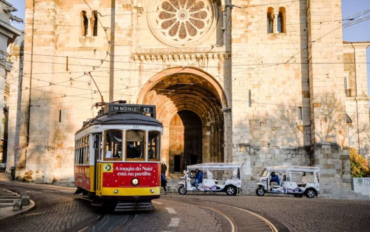 lisbon-private-historic-tour-by-eco-tuk-tuk