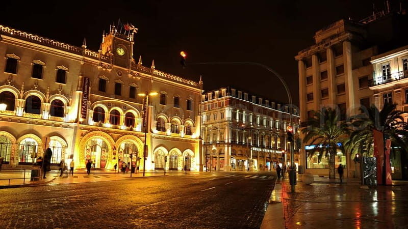 Lisbon: Private Night Tour with Fado Dinner Show - Key Points