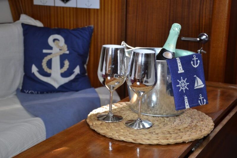 lisbon-private-sailboat-tour-on-tagus-river