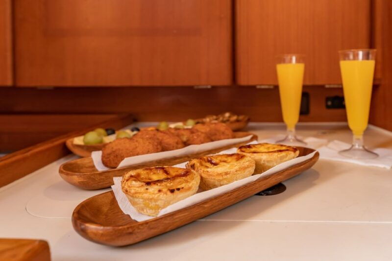 lisbon-private-sailboat-tour-on-the-tagus-at-sunset