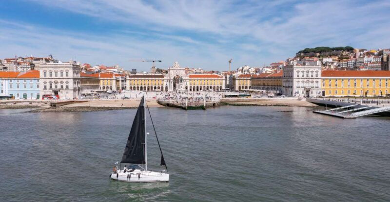 lisbon-private-sailboat-tour-on-the-tagus-at-sunset