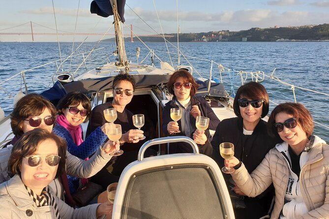 lisbon-private-sailing-cruise-with-locals-2