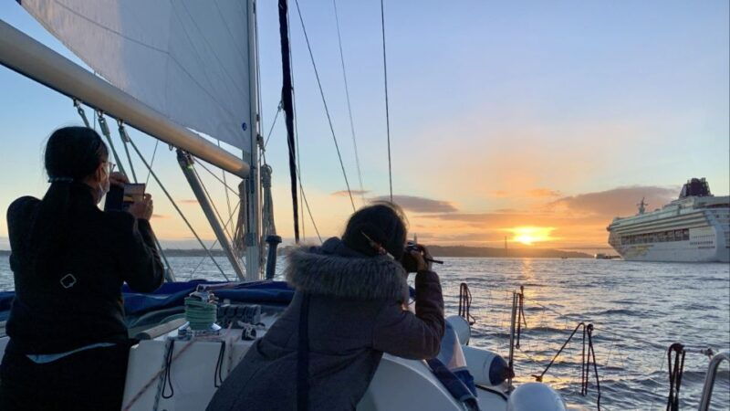 lisbon-private-sailing-tour-with-locals-and-sunset