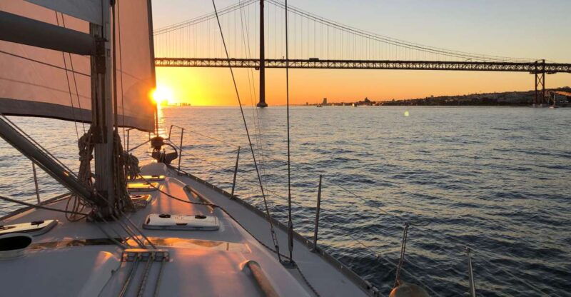 lisbon-private-sailing-tour-with-locals-and-sunset