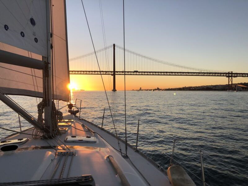 lisbon-private-sailing-tour-with-locals-and-sunset