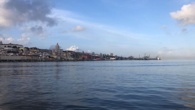 lisbon-private-sailing-tour-with-locals-and-sunset