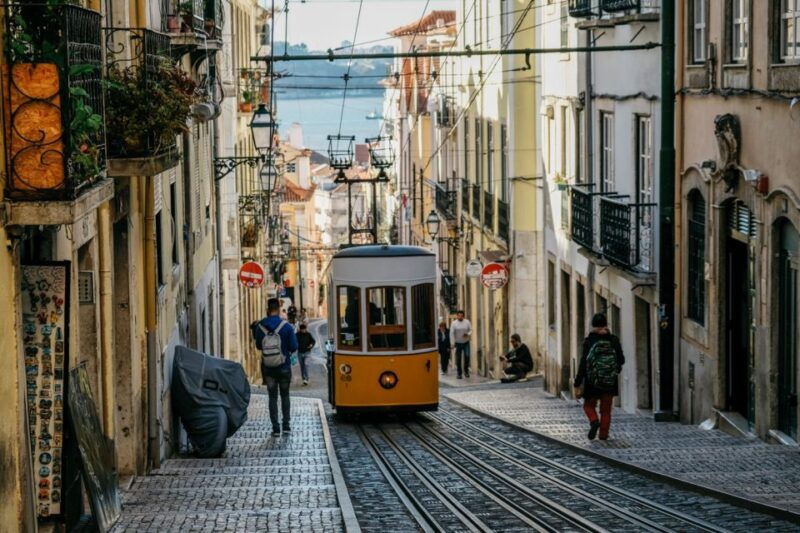 lisbon-private-sightseeing-tour-in-a-vintage-tuk-tuk
