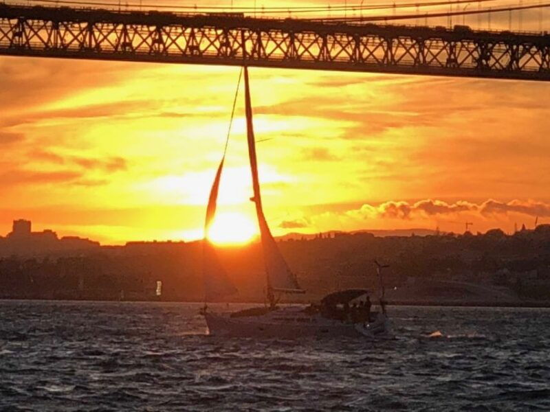 lisbon-private-sunset-sailing-tour-with-champagne
