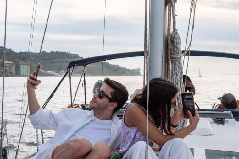 lisbon-private-sunset-sailing-tour-with-drinks