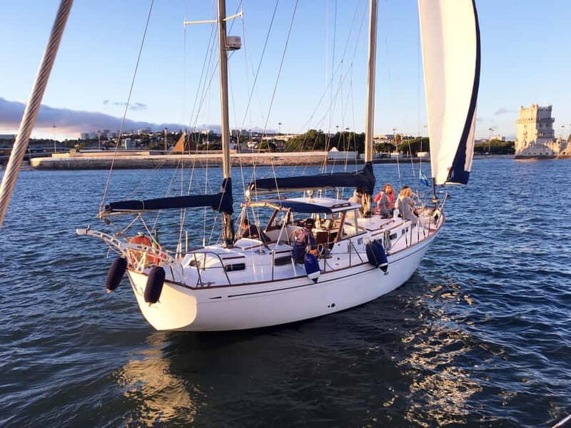 Lisbon: Private Tagus River Cruise with Drinks - Key Points