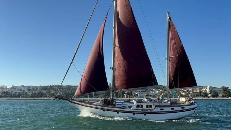 Lisbon: Private tour on a Vintage Sailboat - Key Points