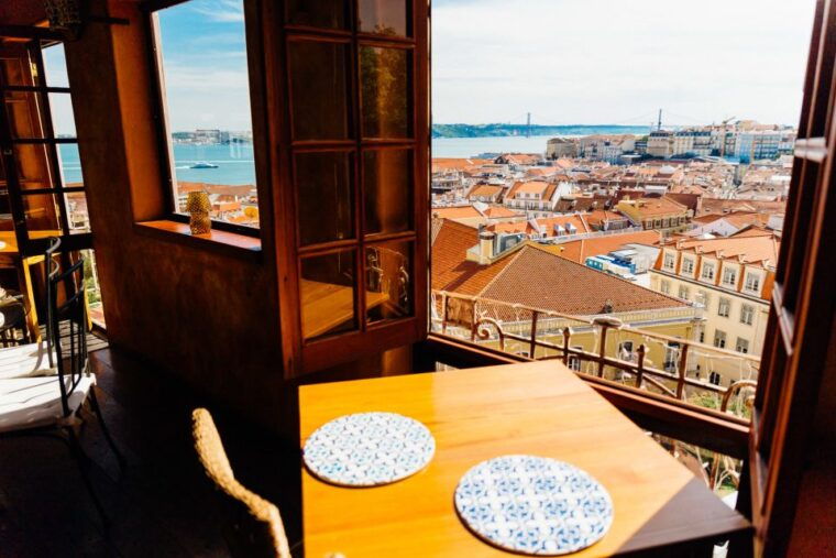 lisbon-private-tour-with-locals-highlights-hidden-gems