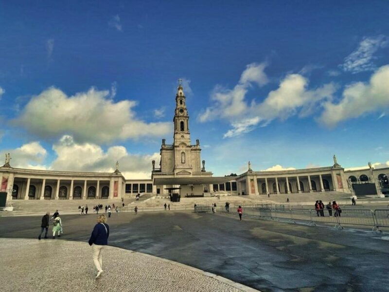 lisbon-private-transfer-to-porto-with-stops-until-3-cities