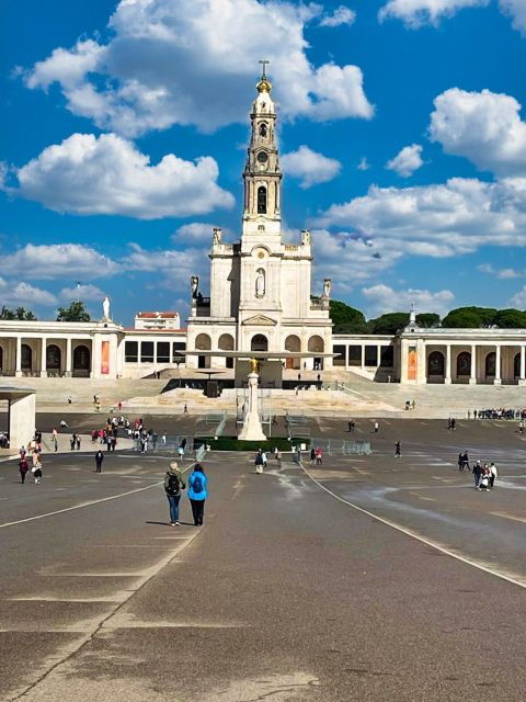 lisbon-private-transfer-to-porto-with-stops-until-3-cities